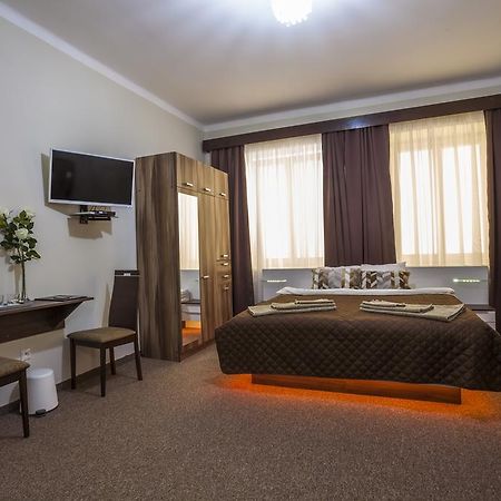 Luxury Air-Conditioned Rooms In Old Town Bratislava Esterno foto