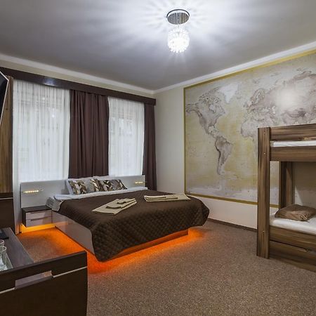 Luxury Air-Conditioned Rooms In Old Town Bratislava Esterno foto