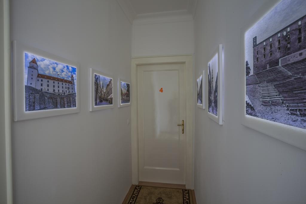 Luxury Air-Conditioned Rooms In Old Town Bratislava Esterno foto