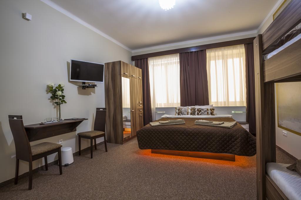 Luxury Air-Conditioned Rooms In Old Town Bratislava Esterno foto