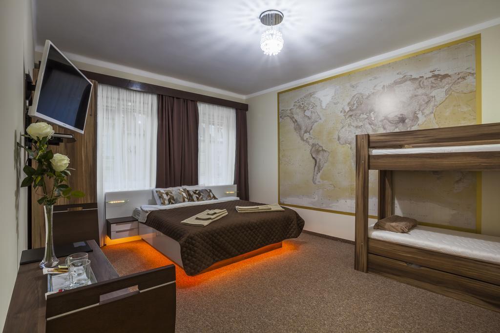 Luxury Air-Conditioned Rooms In Old Town Bratislava Esterno foto