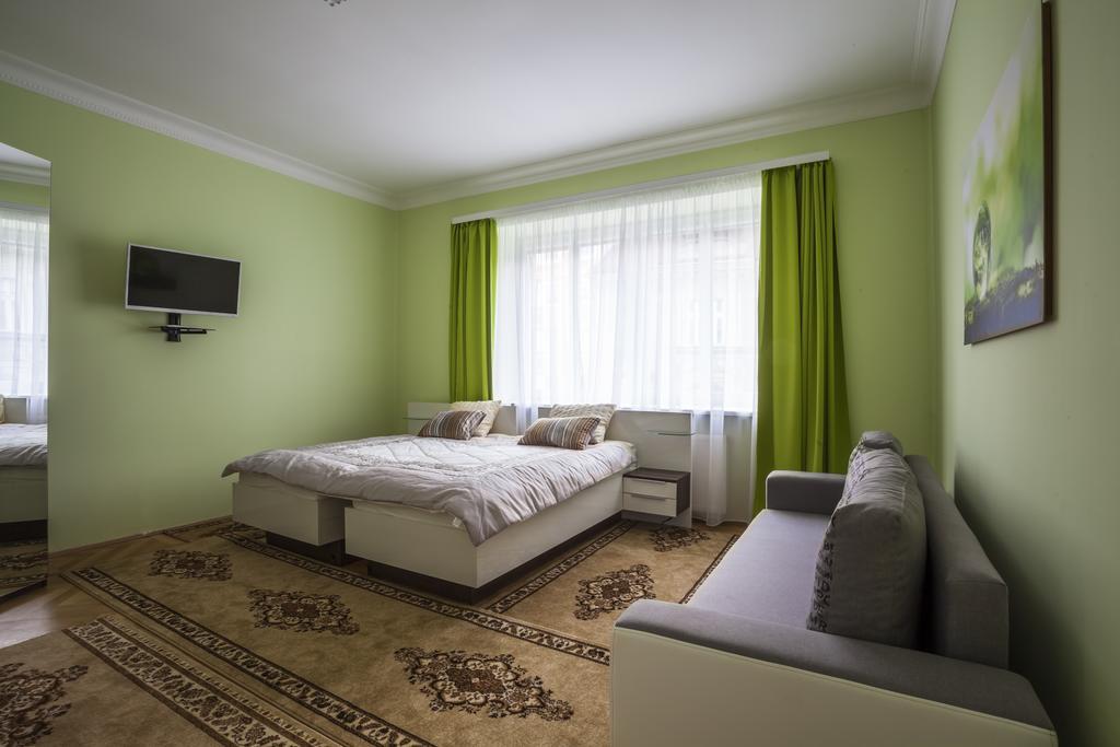 Luxury Air-Conditioned Rooms In Old Town Bratislava Esterno foto