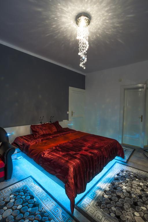 Luxury Air-Conditioned Rooms In Old Town Bratislava Esterno foto